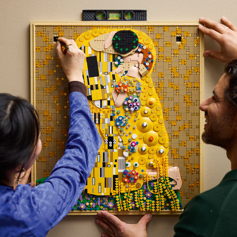 Gustav Klimt – The Kiss