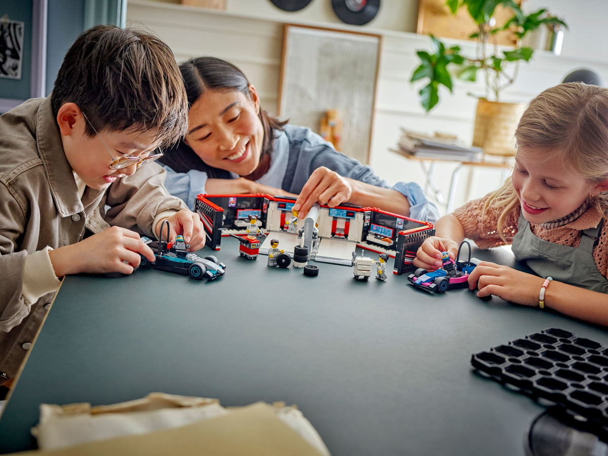 F1® Garage & Mercedes-AMG & Alpine Cars