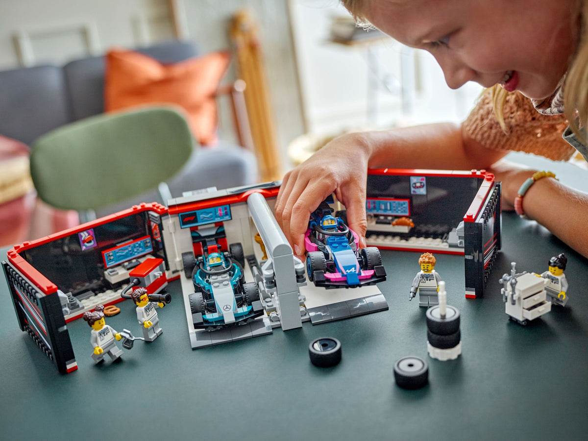 F1® Garage & Mercedes-AMG & Alpine Cars