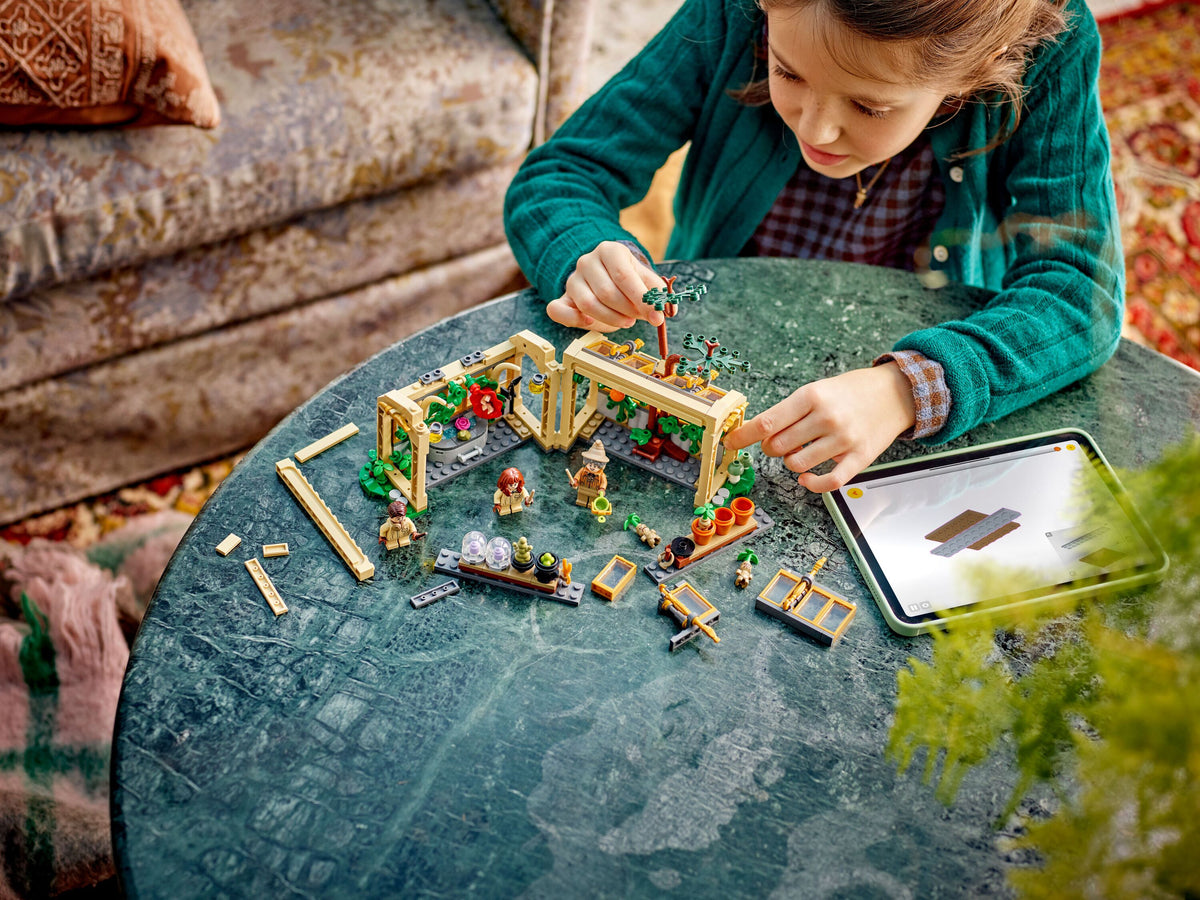 Hogwarts™ Castle: Herbology Class