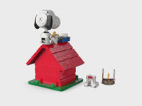 Peanuts: Snoopy's Doghouse